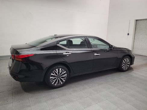 Used 2025 Nissan Altima 2.5 SV FWD image 10