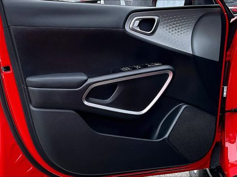 Used 2025 Kia Soul LX w/ LX Technology Package image 21