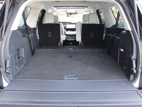 Used 2025 Ford Expedition Max Platinum image 9