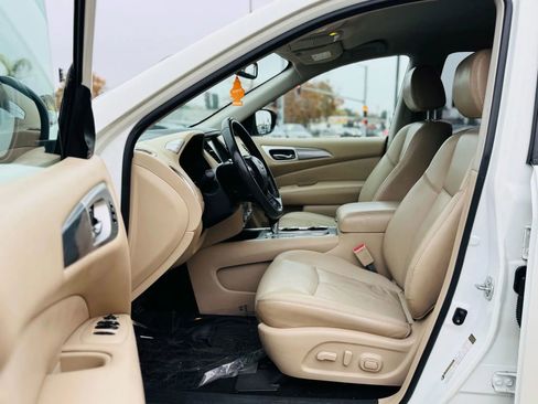 Used 2017 Nissan Pathfinder SL image 9