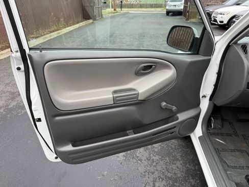 Used 2003 Chevrolet Tracker 4WD Convertible image 10