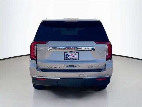Used 2024 GMC Yukon XL SLT w/ SLT Luxury Package image 6