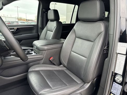 Certified 2025 Chevrolet Suburban Z71 AWD/4WD image 13