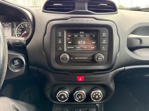 Used 2016 Jeep Renegade Latitude FWD image 13