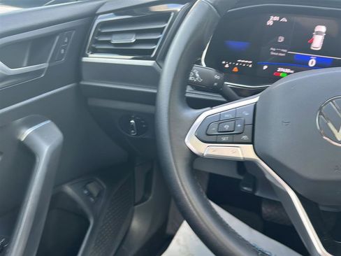 Certified 2023 Volkswagen Jetta SE w/ Panoramic Sunroof Package image 25