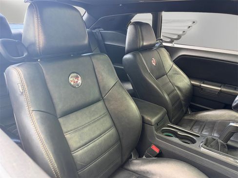 Used 2014 Dodge Challenger R/T image 14