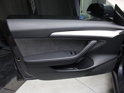 Used 2023 Tesla Model 3 Standard Range image 19