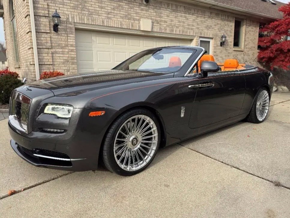 Used 2016 Rolls-Royce Dawn RWD image 2