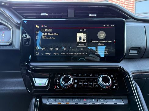 Used 2022 GMC Sierra 1500 AT4 w/ AT4 Premium Package image 18