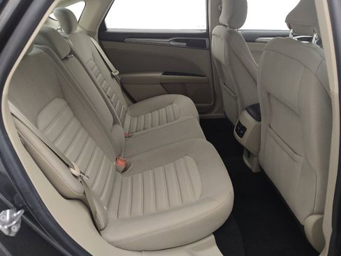 Used 2019 Ford Fusion SE FWD image 19
