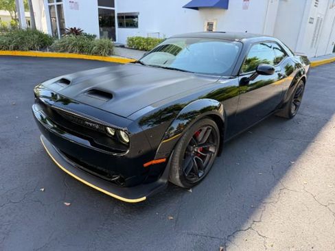 Used 2019 Dodge Challenger SRT Hellcat Redeye image 16