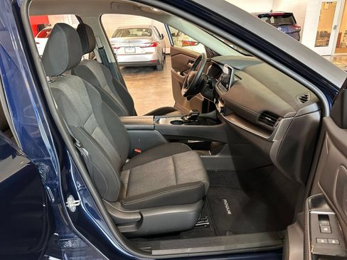 Used 2025 Nissan Rogue SV FWD image 37
