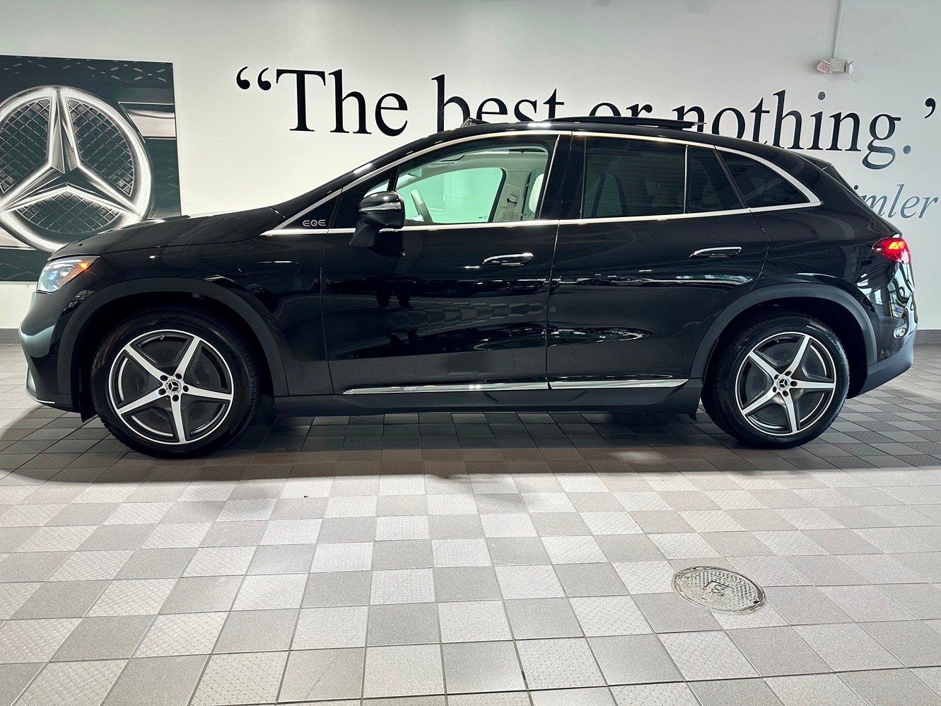 Used 2023 Mercedes-Benz EQE 500 4MATIC SUV image 7