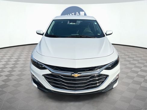 Used 2025 Chevrolet Malibu LT FWD image 2