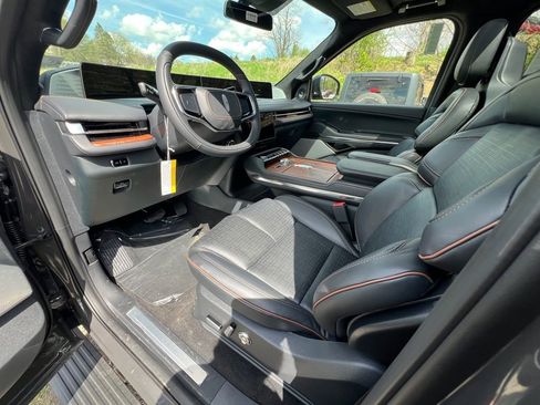 New 2025 Lincoln Navigator L Black Label AWD/4WD image 16