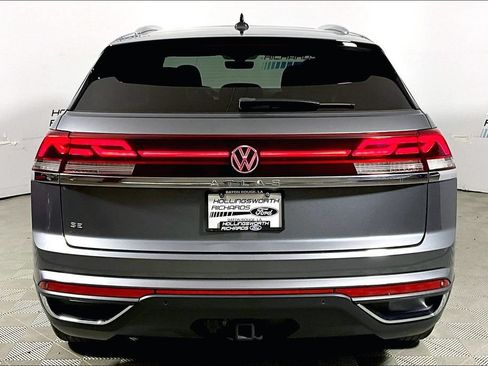 Used 2024 Volkswagen Atlas Cross Sport SE FWD image 4