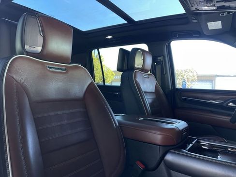 Used 2023 GMC Yukon XL Denali Ultimate image 28