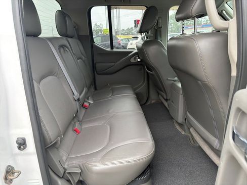 Used 2011 Nissan Frontier SL image 14