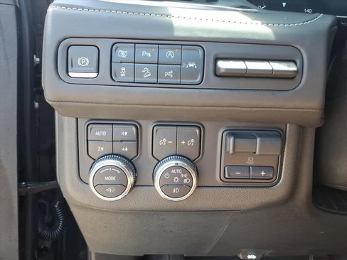 Used 2024 GMC Yukon Denali Ultimate AWD/4WD image 23