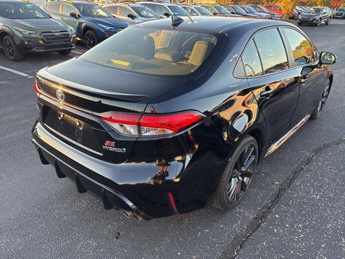 Used 2024 Toyota Corolla SE w/ Convenience Package image 2