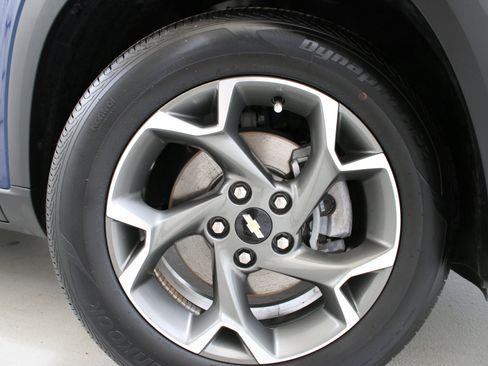 Used 2024 Chevrolet Trax LT w/ Driver Confidence Package FWD image 33
