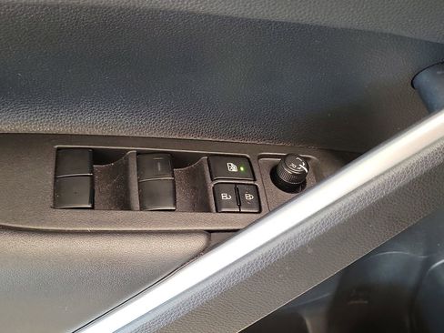 Used 2024 Toyota Corolla Cross XSE w/ Convenience Package image 18