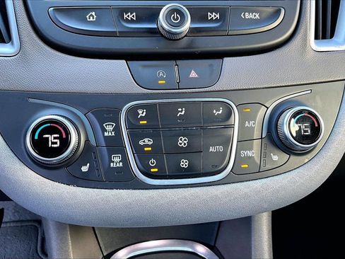 Used 2025 Chevrolet Malibu LT FWD image 16
