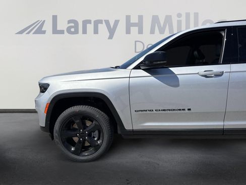 New 2025 Jeep Grand Cherokee L Limited w/ Black Appearance Package image 10