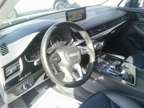 Used 2017 Audi Q7 3.0T Premium Plus w/ Premium Plus Package image 17