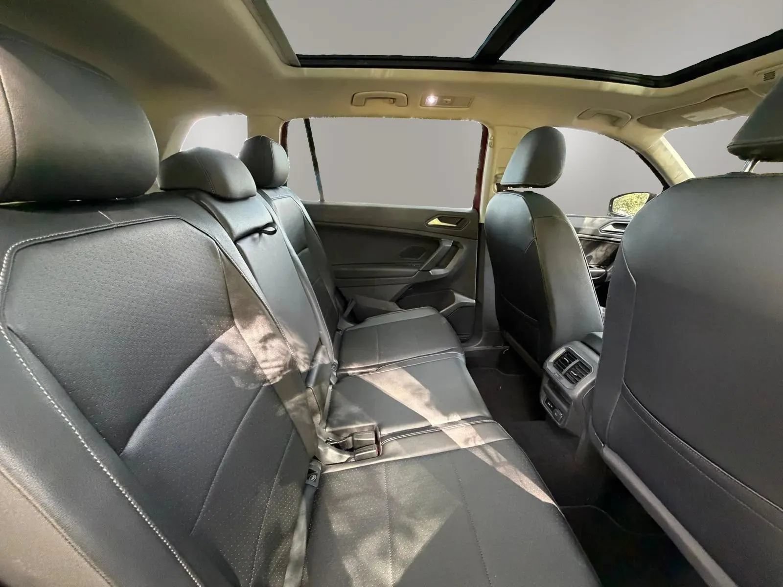 Used 2019 Volkswagen Tiguan SEL FWD image 18