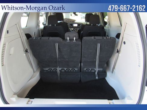 Used 2022 Chrysler Voyager LX FWD image 27