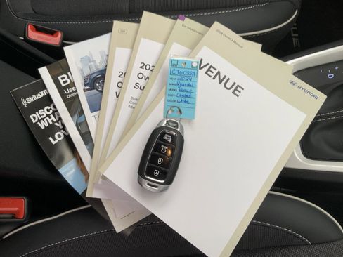 Used 2024 Hyundai Venue Limited FWD image 61