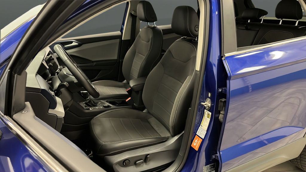 Used 2022 Volkswagen Taos SE w/ Panoramic Sunroof Package FWD image 9