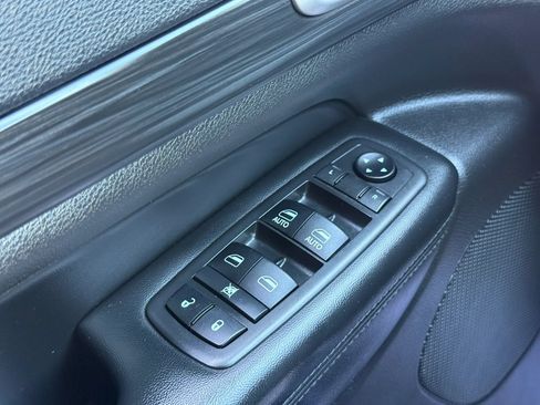Used 2019 Jeep Grand Cherokee Laredo AWD/4WD image 37