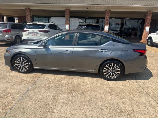 Used 2023 Nissan Altima 2.5 SV FWD image 3