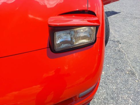 Used 2004 Chevrolet Corvette Coupe w/ Preferred Equipment Group RWD image 24