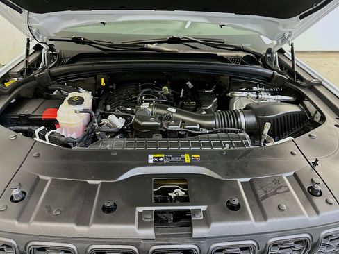 Used 2023 Jeep Grand Cherokee L Laredo image 36