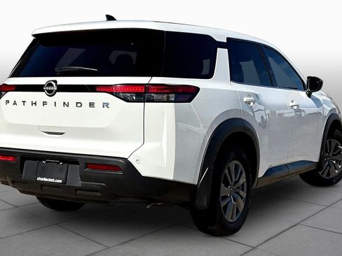 Used 2025 Nissan Pathfinder S image 12