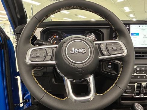 Used 2024 Jeep Wrangler Unlimited Sahara AWD/4WD image 12