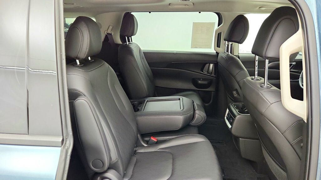 Used 2026 Kia Carnival SX w/ SX Dark Edition Package FWD image 24