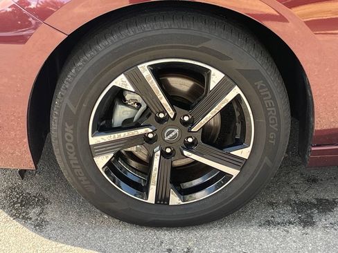 Used 2025 Nissan Sentra SV FWD image 10