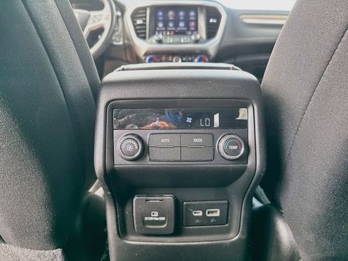 Used 2022 GMC Acadia SLE w/ Driver Convenience Package FWD image 21
