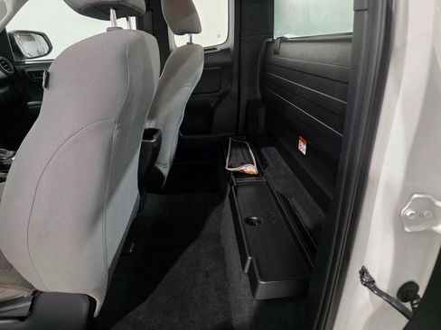 Used 2016 Toyota Tacoma SR image 17