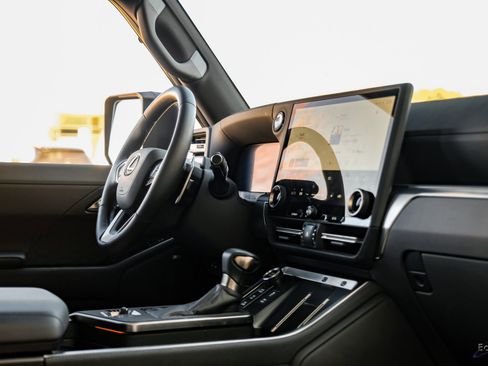 Used 2025 Lexus GX 550 image 43