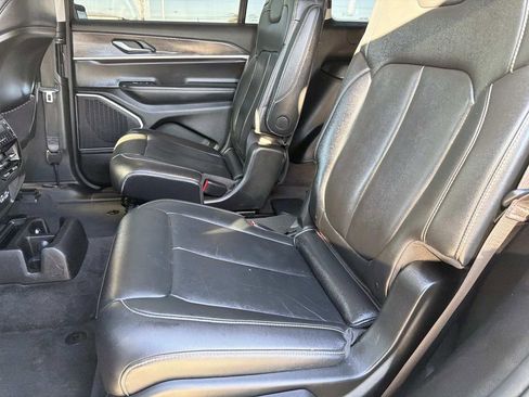 Used 2022 Jeep Grand Cherokee L Limited image 23