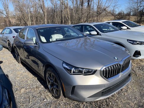 New 2026 BMW 530i xDrive w/ Premium Package image 2