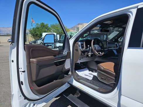 Used 2025 Ford F450 King Ranch w/ Chrome Package image 15