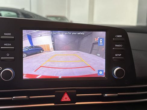 Used 2023 Hyundai Elantra SE FWD image 16