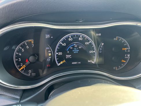 Used 2019 Jeep Grand Cherokee Laredo image 21