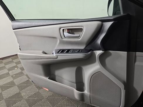 Used 2015 Toyota Camry LE image 27